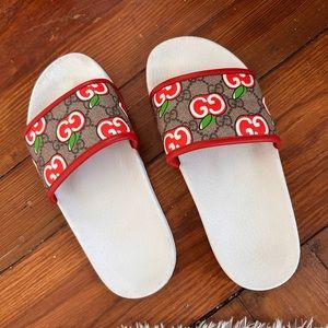 Gucci Apple print slides